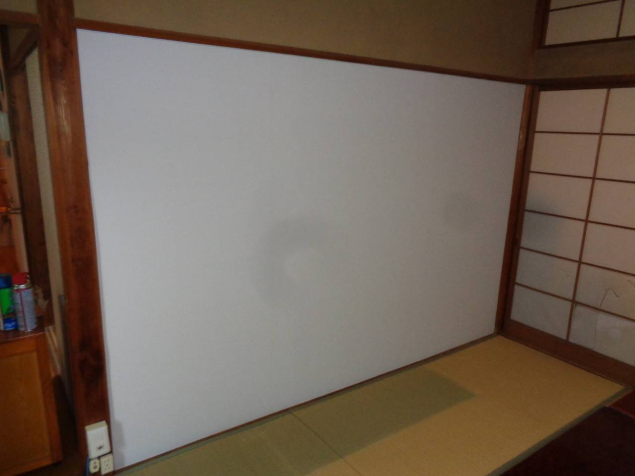 襖を撤去し、間仕切り壁を新設しました。